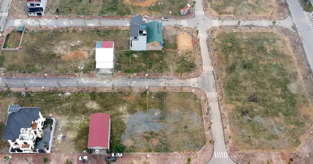 Vậy, nên đầu tư đất nền hay căn hộ?